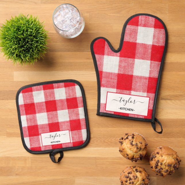 Personalized Red And White Vichy Pattern Oven Mitt & Pot Holder Set (Top Down)