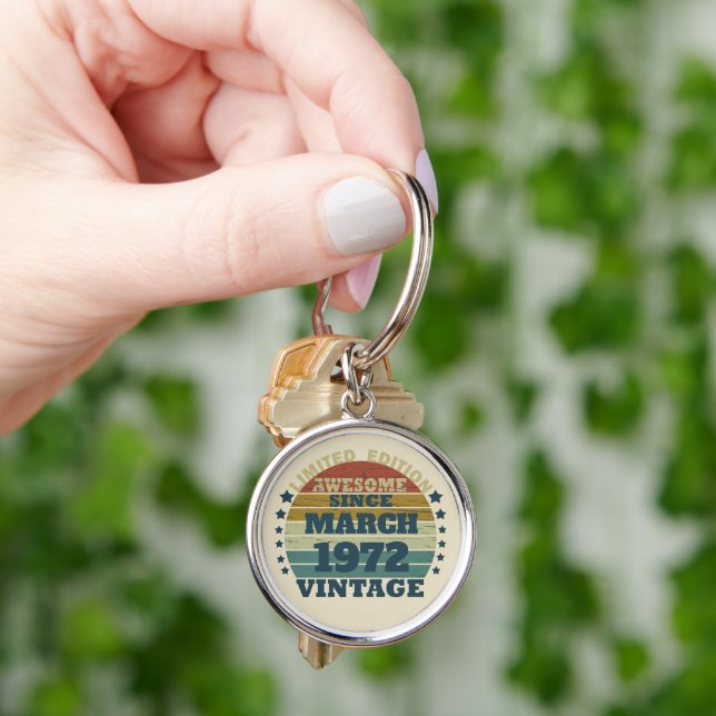 Personalized vintage birthday gift keychain (Hand)