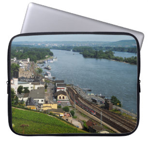 Personenzug in Rüdesheim am Rhein Laptop Sleeve
