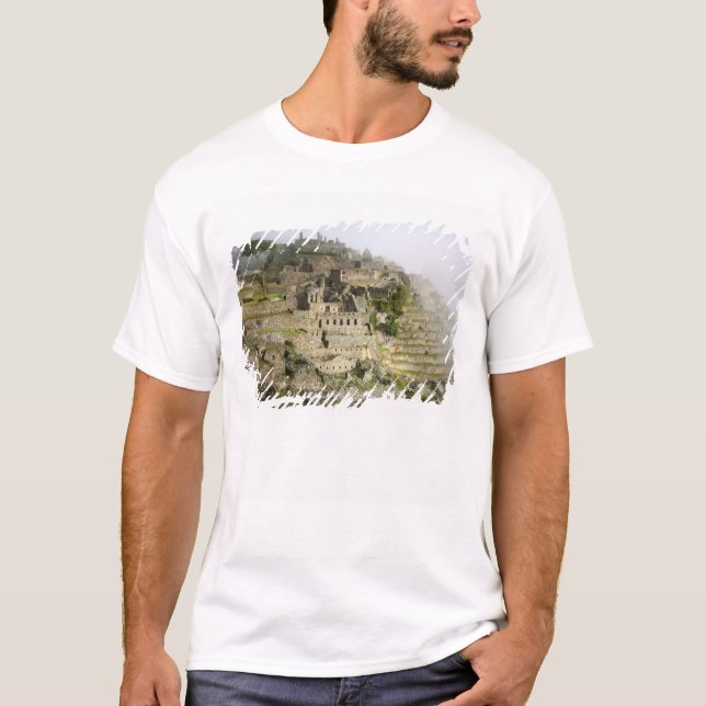 Peru, Machu Picchu. The ancient citadel of Machu T-Shirt (Front)