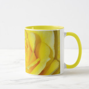 Pétales de rose jaune tasse à café