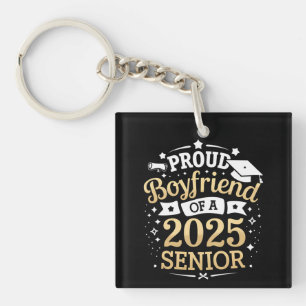 Petit Ami Fier D'une Diplômée De La Promotion 2025