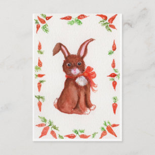 Petit lapin lapin Brown avec invitation à la carot