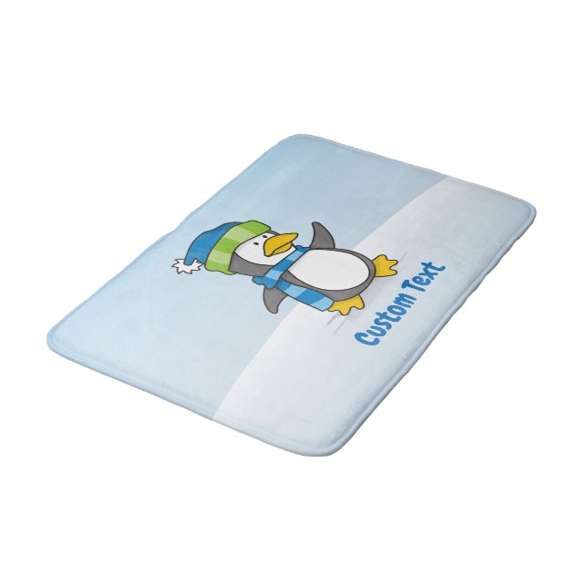 Petit manchot marchant sur le tapis de bain de nei (Angle)