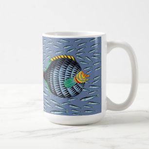 Petit poisson mangeant petit poisson tasse de café