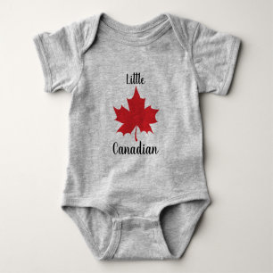 Petit pullover de bébé canadien