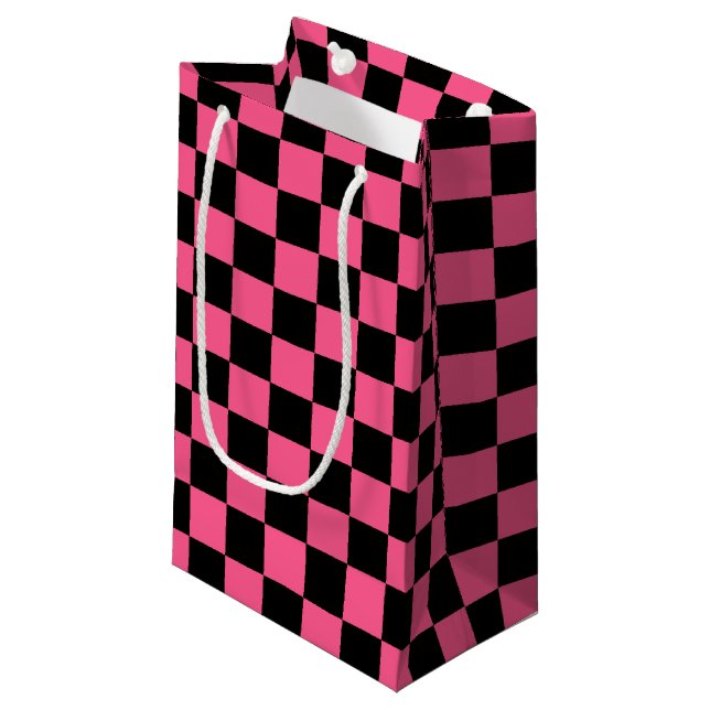 Petit Sac Cadeau à damiers rose chaud et noir (Devant Angle)