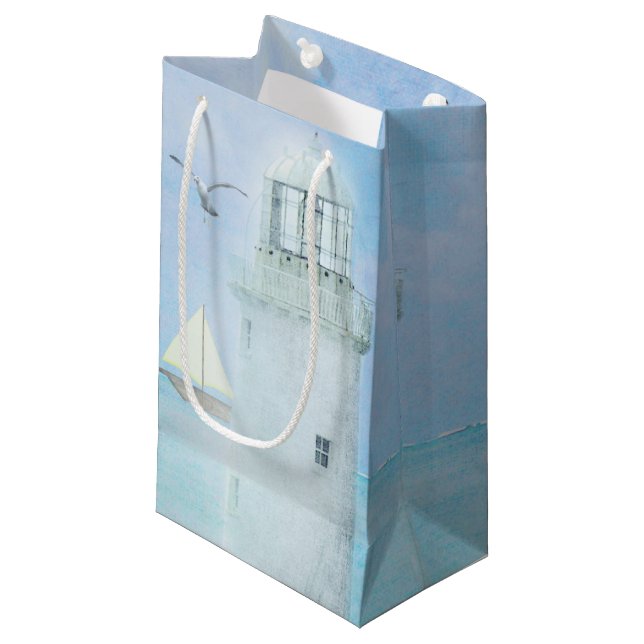 Petit Sac Cadeau aquarelle phare blanc avec voilier (Devant Angle)