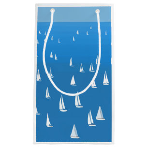 Petit Sac Cadeau Bateaux à voile en mer bleu profond - Regatta Bate