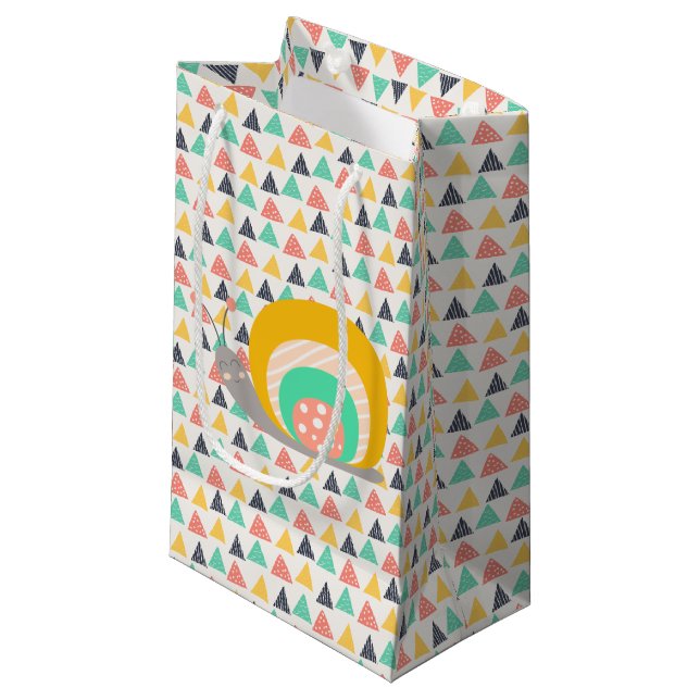 Petit Sac Cadeau Bon escargot sur les triangles (Devant Angle)