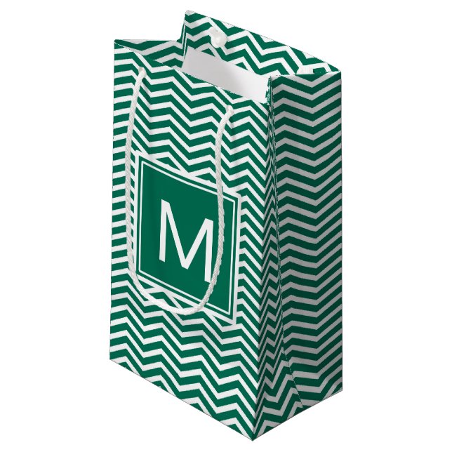 Petit Sac Cadeau Chevrons Vert Luxuriant Avec Monogramme (Devant Angle)