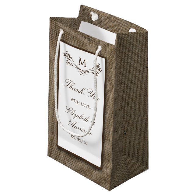 Petit Sac Cadeau Country Rustic Monogramme Branche & Mariage Burlap (Devant Angle)