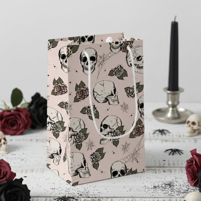 Petit Sac Cadeau Crâne d'Halloween rose pâle et élégant (Cool Blush Pink Floral Black Skulls. Elegant Gothic Halloween & Dia de los Muertos Gift Bags for Her)