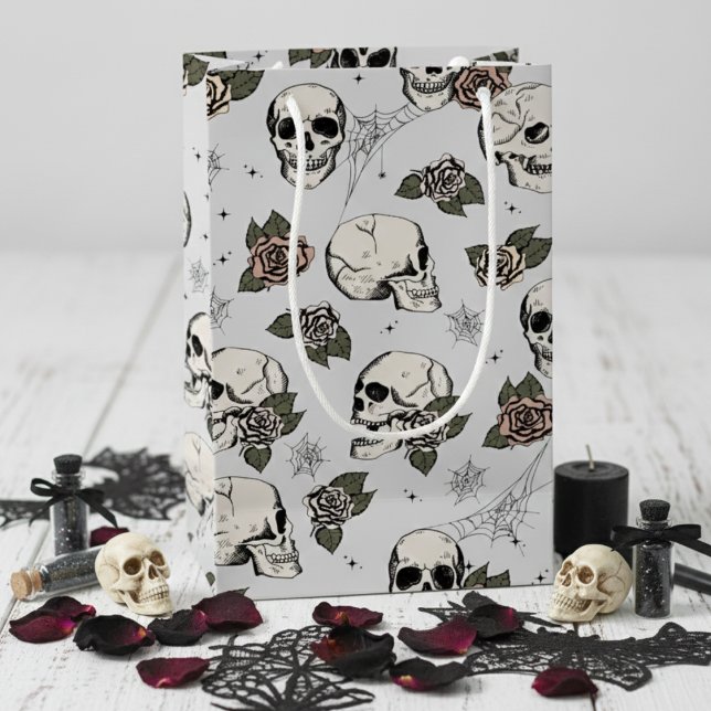 Petit Sac Cadeau Crânes gothiques gris clair et Halloween Rose (Chic Light Gray Floral Skulls Hallowedding Gift Bags for Her. Spooky Gothic Halloween Skull Pattern)