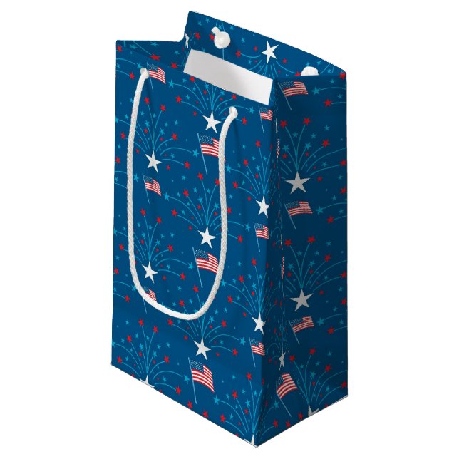 Petit Sac Cadeau Drapeaux et feux d'artifice des Etats-Unis (Devant Angle)