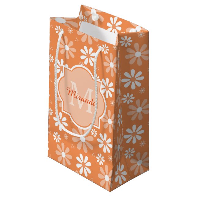 Petit Sac Cadeau Fille Monogramme mignon Orange Daisy Fleurs et nom (Devant Angle)
