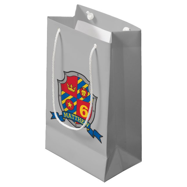 Petit Sac Cadeau Garçons enfants chevalier nom de bouclier 6e anniv (Devant Angle)