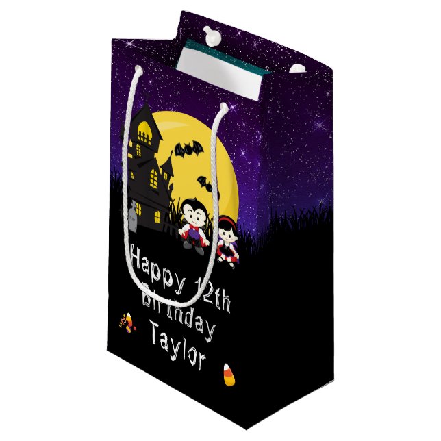 Petit Sac Cadeau Joyeux anniversaire Halloween Vampires violet (Devant Angle)