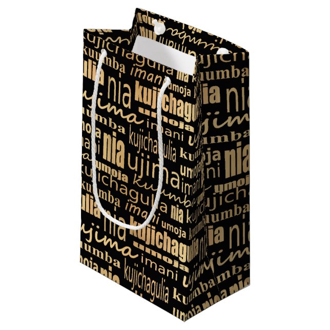 Petit Sac Cadeau Kwanzaa Sept Principes (Noir/Or) (Devant Angle)