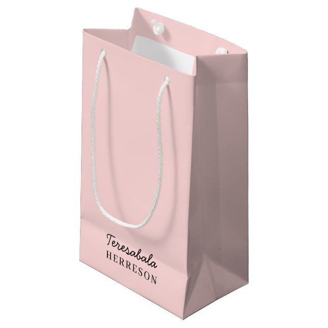 Petit Sac Cadeau Modern Blush Pink Monogram Design (Devant Angle)