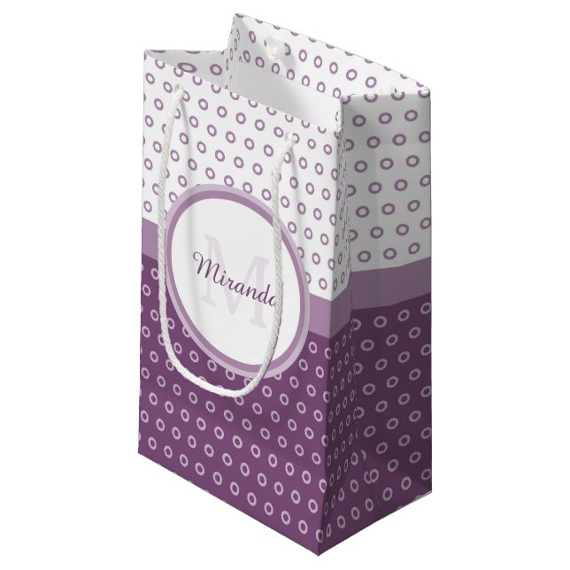 Petit Sac Cadeau Monogramme de Pois mod violet et blanc avec nom (Devant Angle)