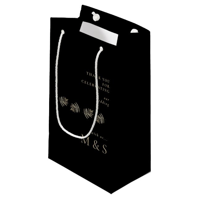Petit Sac Cadeau Monogramme Foliage Mariage Noir Bienvenue (Devant Angle)