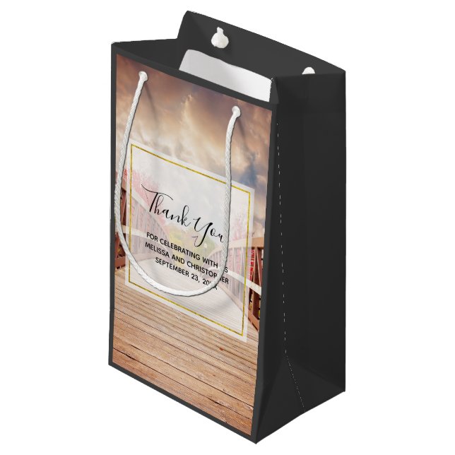 Petit Sac Cadeau Pont rustique en bois dans le pays Merci (Devant Angle)