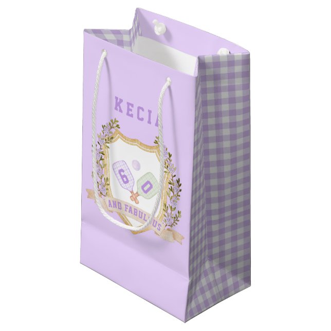 Petit Sac Cadeau Prapet Violet Pickle Ball Joyeux anniversaire (Devant Angle)