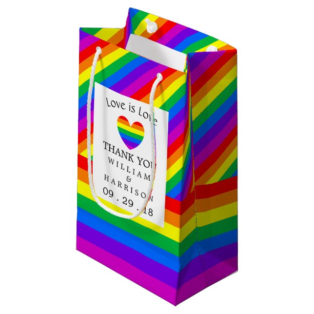 Petit Sac Cadeau Rainbow Heart Love is Love Mariage (Devant Angle)