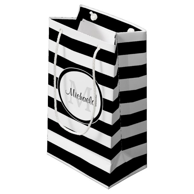 Petit Sac Cadeau Rayures noires et blanches larges et nom (Devant Angle)