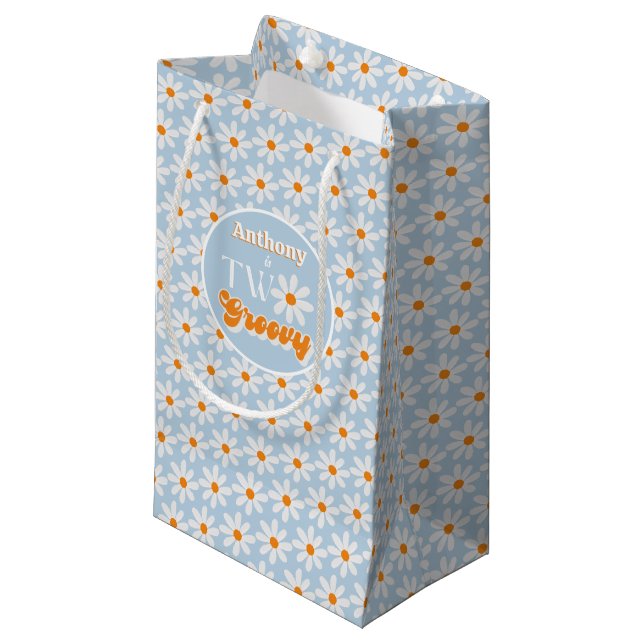 Petit Sac Cadeau Retro Deux garçons Super 2e anniversaire (Devant Angle)