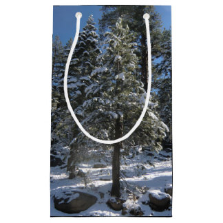 Petit Sac Cadeau Snowy Pine Trees Christmas Gift Bag