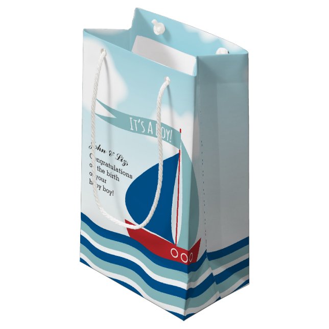 Petit Sac Cadeau Voilier sur l'eau c'est un garçon, nouveau bébé (Devant Angle)
