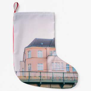 PETITE CHAUSSETTE DE NOËL BÂTIMENT EN BÉTON ORANGE ET BLANC