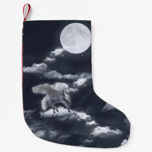 Petite Chaussette De Noël Cheval ailé blanc : ciel illuminé par la lune.