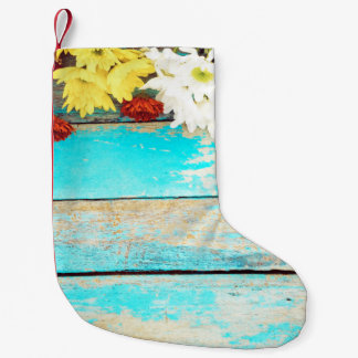 Petite Chaussette De Noël Fleurs colorées, bordure vintage en bois.