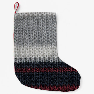 Petite Chaussette De Noël Laine de tricot : rouge, rayures blanches.