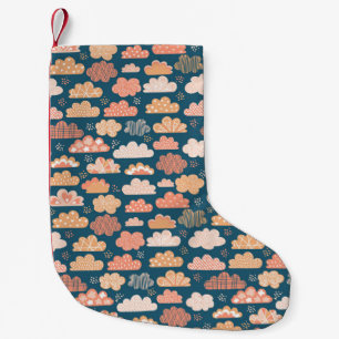 Petite Chaussette De Noël Nuages scandinaves : Motifs d'enfants dorés.