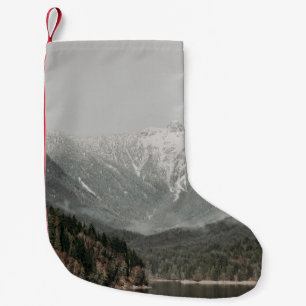 PETITE CHAUSSETTE DE NOËL PAYSAGE D'ARBRES ET DE MONTAGNE