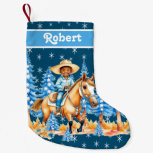 Petite Chaussette De Noël Petit Garçon Noir Sur La Scène Hivernale Cheval No