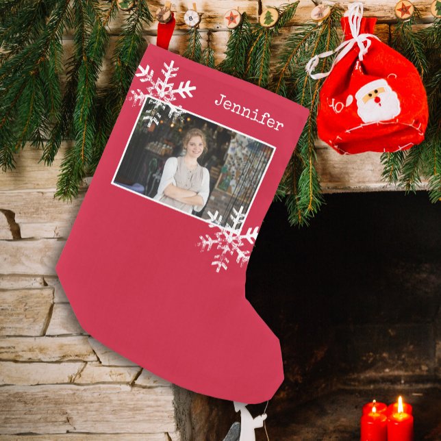 Petite Chaussette De Noël Photo de Noël Flammes de neige rouge démontées (Distressed Rustic Snowflake design that can be personalized with a  photo and name monogram.)