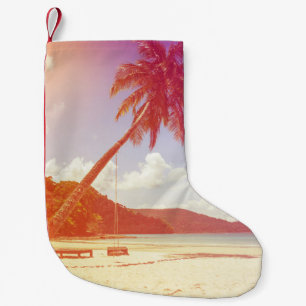 Petite Chaussette De Noël Plage, cocotier, lit en bois.