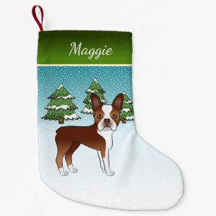 Petite Chaussette De Noël Red Boston Terrier Dans Une Forêt D'Hiver Et Nom