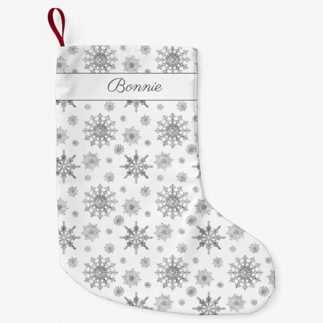 Petite Chaussette De Noël Silver Grey Snowflakes Motif et Nom personnalisé (Devant)