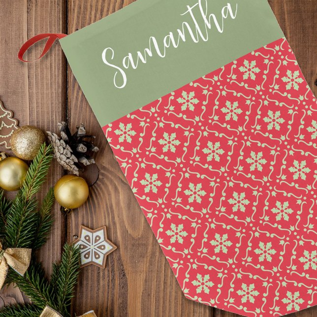 Petite Chaussette De Noël Simple rouge vert hiver Snowflake Élégant Motif (Red and green holiday snowflake pattern stocking)