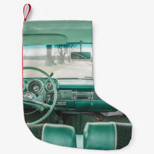 PETITE CHAUSSETTE DE NOËL VUE INTÉRIEURE DU VÉHICULE SUR LA ROUTE
