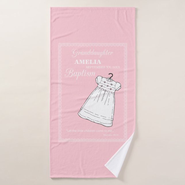 Petite-fille, Baptême Gown sur rose Personnalisé (Serviette de bain)