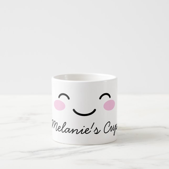 Petite tasse d'enfant avec mignon visage de dessin (Devant)