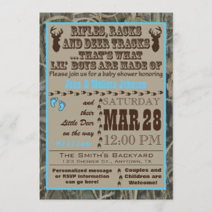 Petits garçons chassant les invitations B de baby