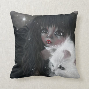 Peu de Vampiress avec le coussin magique de Kitty